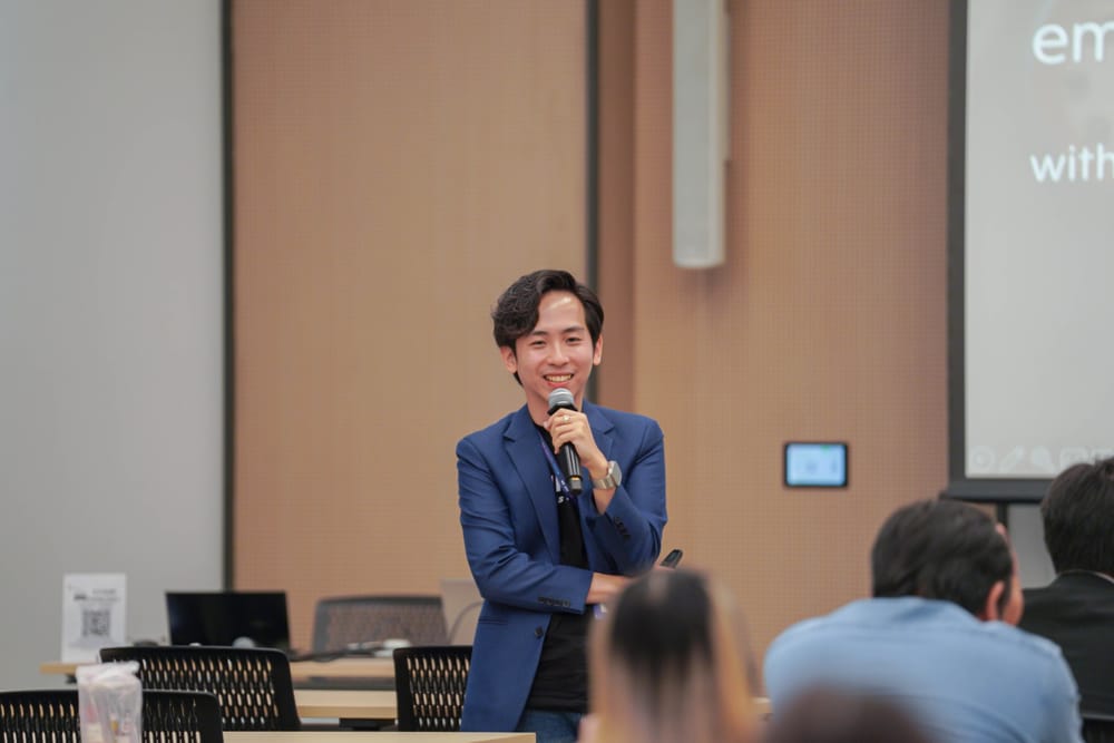 อัครภาส เกียรติเสริมขจร ขณะบรรยายในเวิร์กช็อป